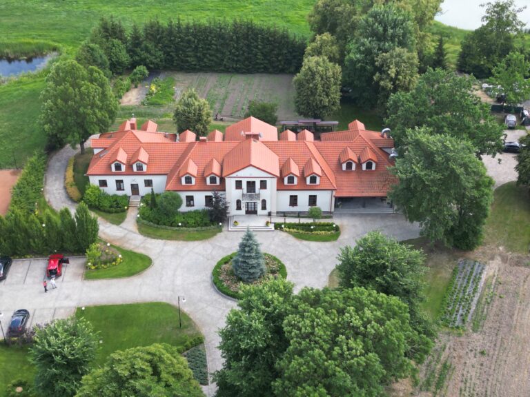 Dwór Karwacz - kwatera główna projektu OBLot