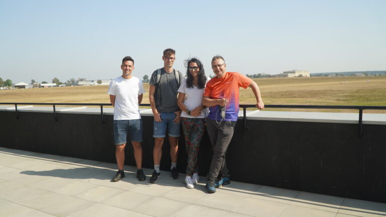 Od lewej: Piotr Ginter, wiceprzewodniczący Komisji Sędziowskiej, Maciej Gembal. sekretarz, Anna Mazur, przewodnicząca (eksperci Łukasiewicz-Instytut Lotnictwa) oraz Sławomir Kosieliński, główny organizator, Fundacja Instytut Mikromakro