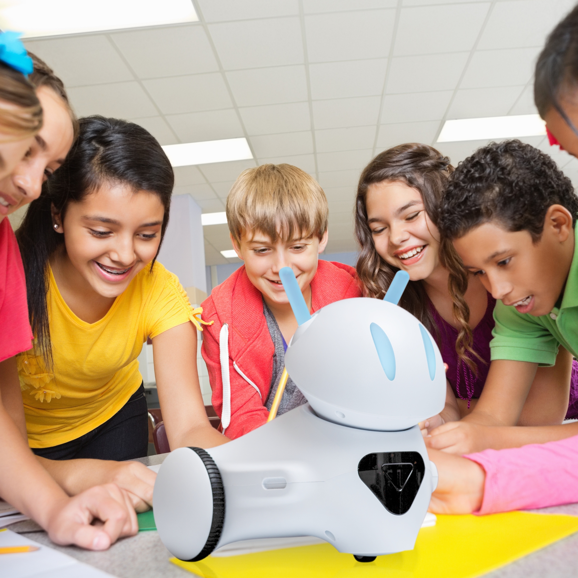 Photon EDU wszechstronnym robotem edukacyjnym przeznaczonym dla szerokiego zakresu wiekowego w PBL Academy wiemy jak realizować atrakcyjne scenariusze zajęć.