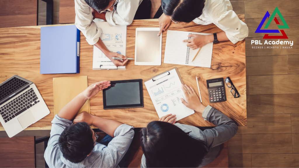 Fundacja PBL Academy tworzy nowoczesną edukację opartą na projektach, technologiach i współpracy. Pomóż nam rozwijać talenty młodzieży i organizować warsztaty, konkursy oraz programy stypendialne. Każda wpłata to realne wsparcie przyszłości!